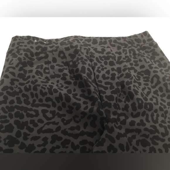 Lane Bryant Gray & Black Leopard Animal Print On The Go Pull On Ankle Pants - Picture 10 of 12